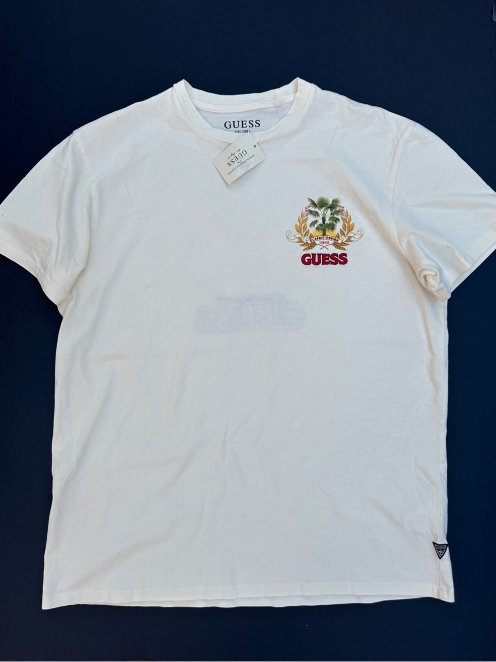 New GUESS White Short-Sleeve Tee with Tropical Crest Graphic SZ L - Picture 6 of 9